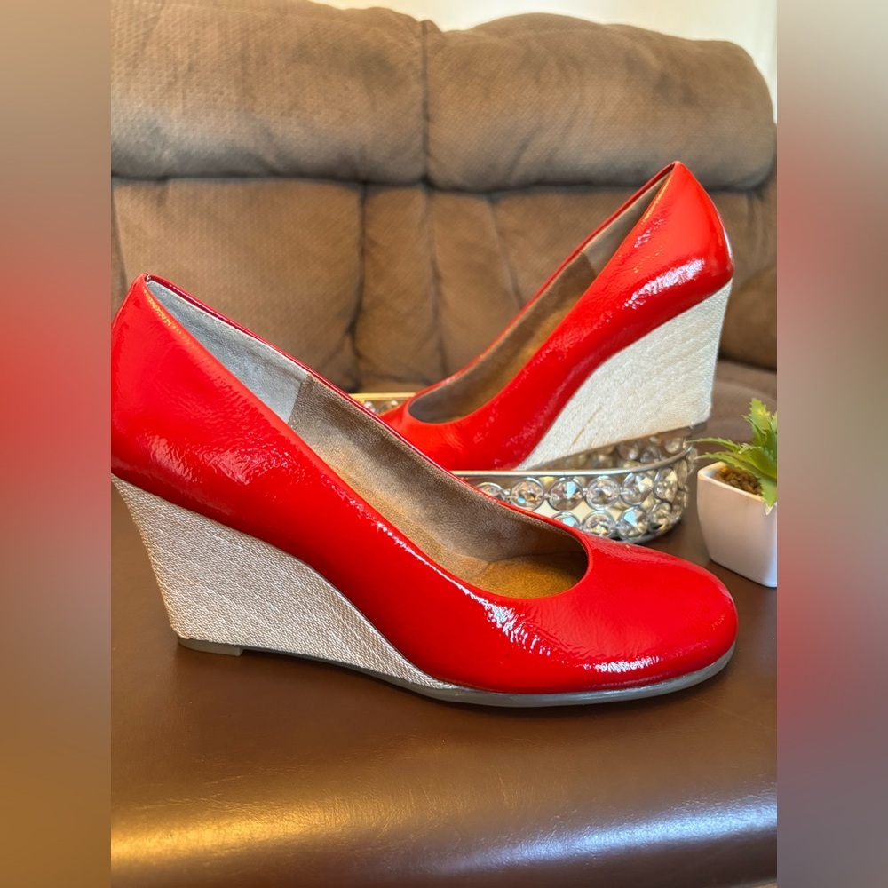 🍒 AEROSOLES Red Wedge Heels 7M RED 🍒